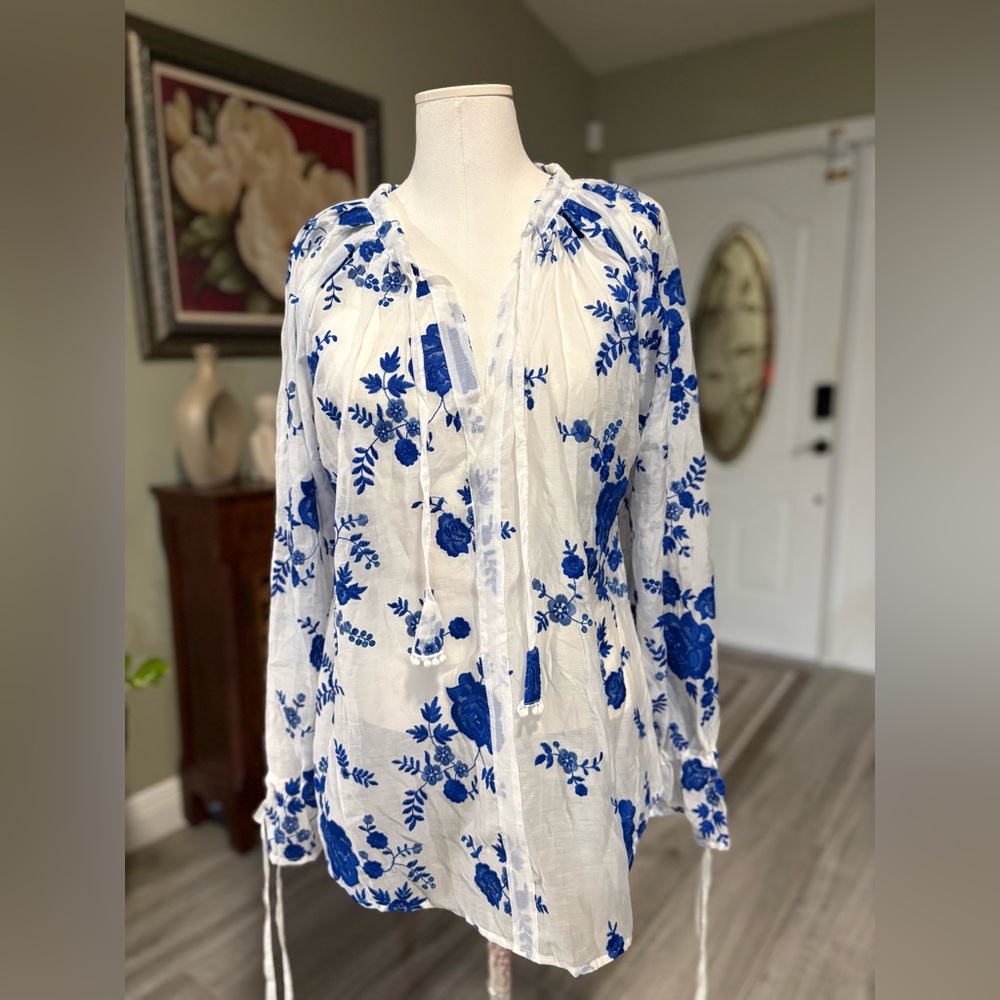 Chic White and Blue Floral Women's Blouse